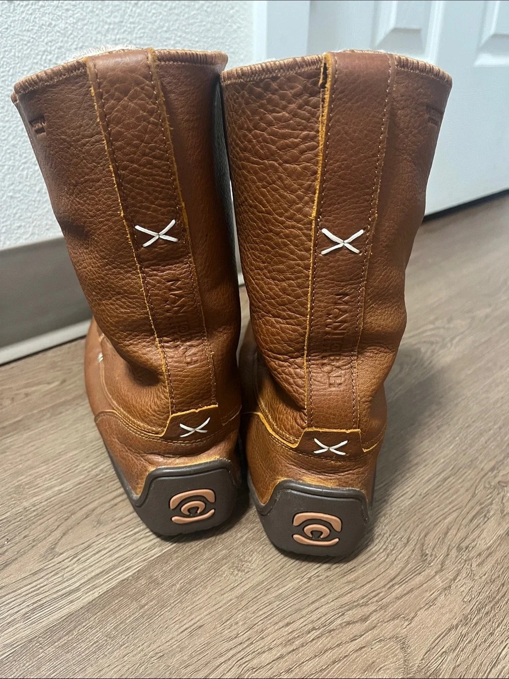 Manitobah mukluks men Brown Leather Lace-Up Winter Boots with Shearling Lining